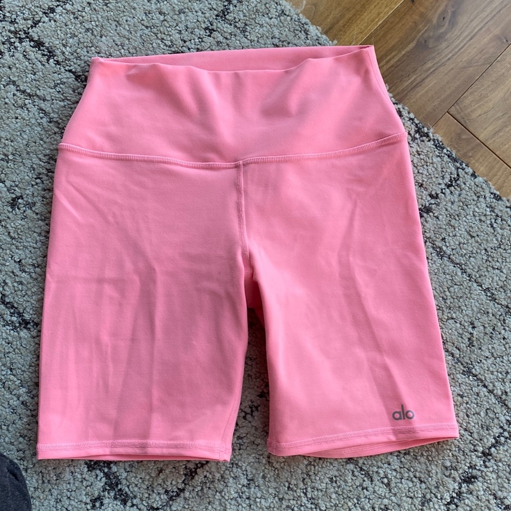 alo yoga macaron pink bike shorts in size m